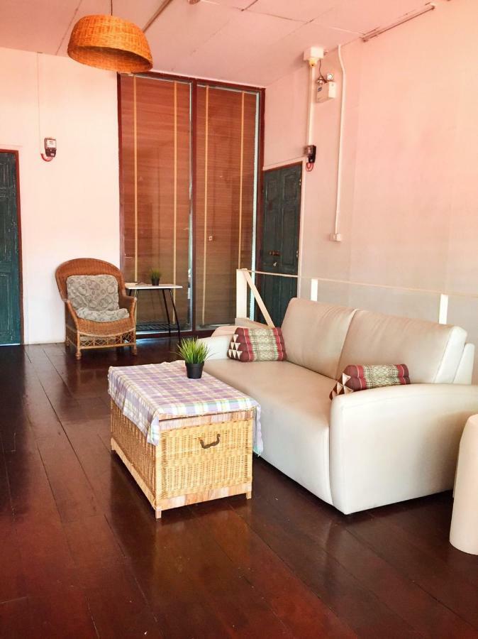 Baan Rare Pensión Udon Thani Exterior foto