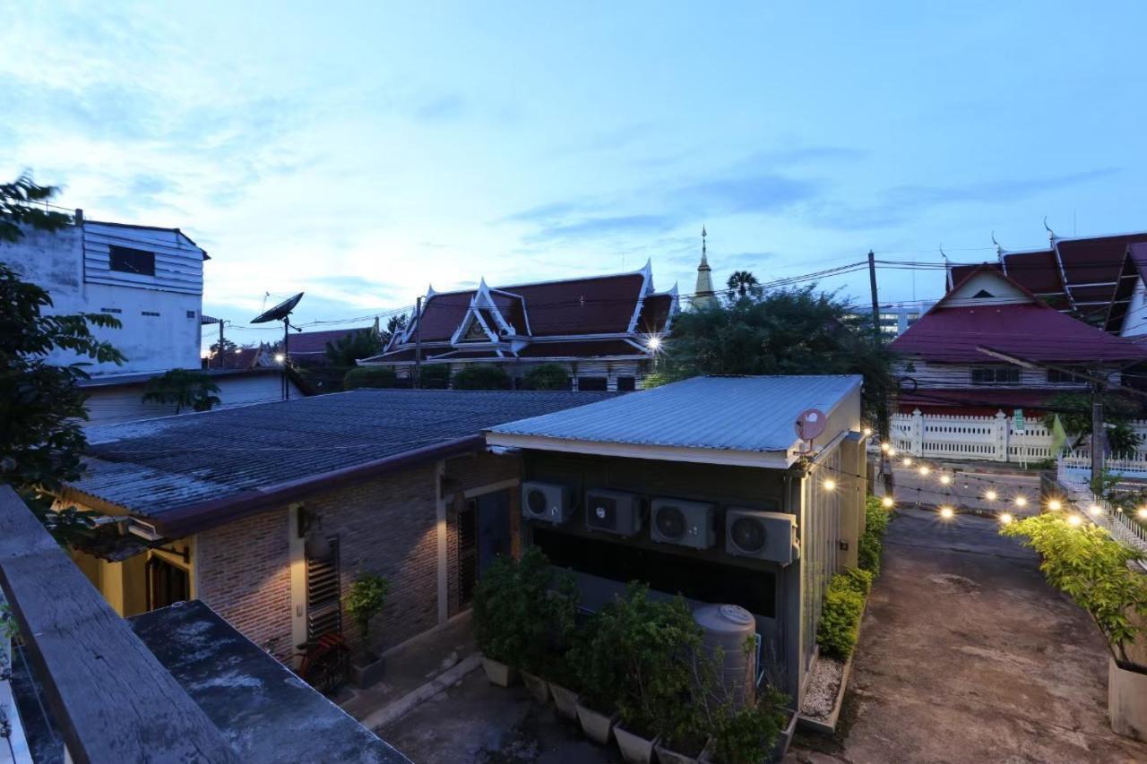 Baan Rare Pensión Udon Thani Exterior foto